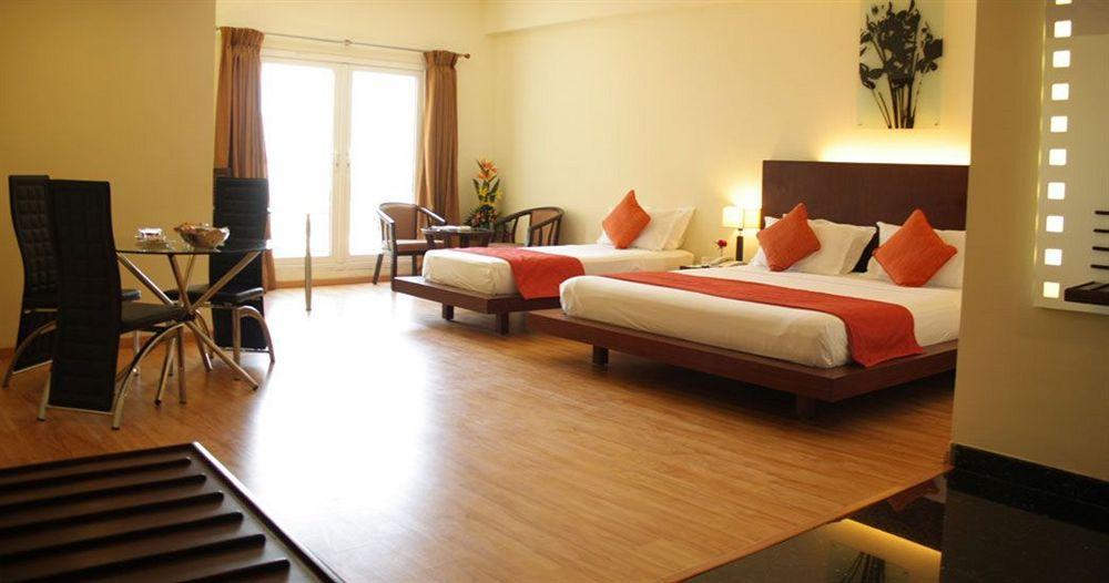 Hotel Atithi Pondicherry Exteriör bild
